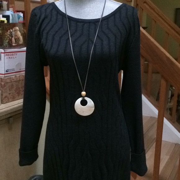 Natural leather necklace with shell pendant - Picture 3 of 4